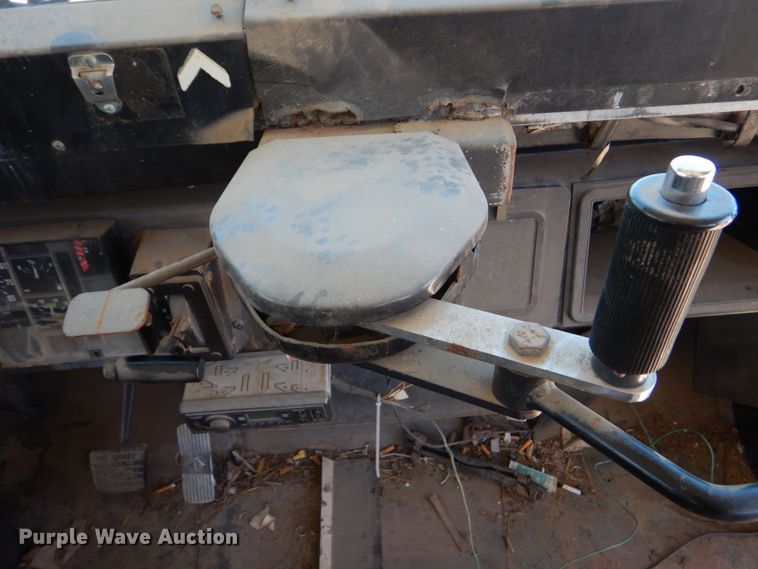 image for item DO1454 1999 International 3800  school bus