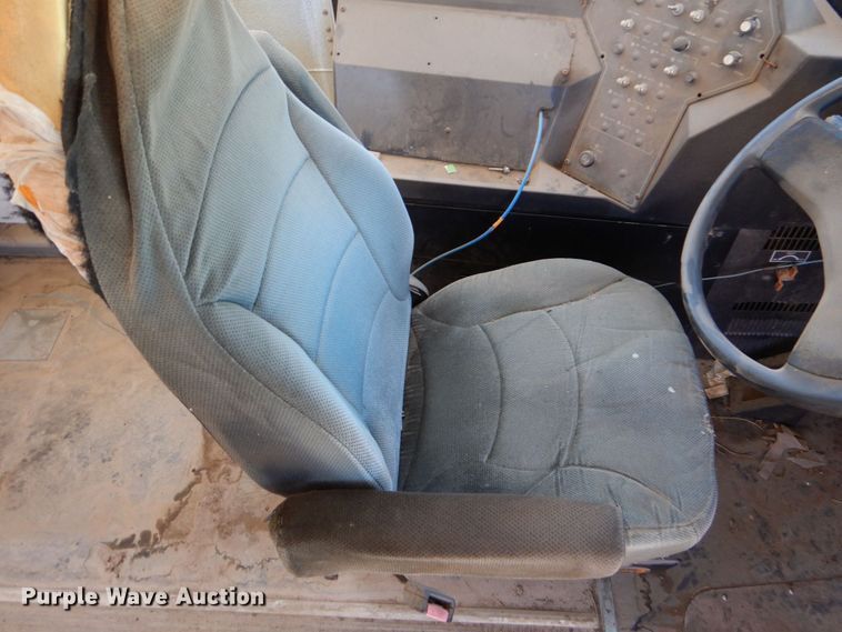 image for item DO1454 1999 International 3800  school bus