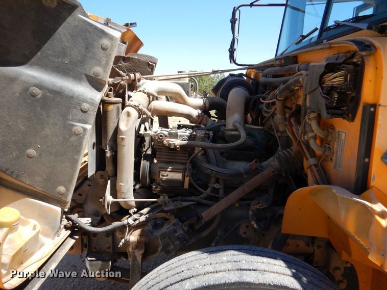 image for item DO1454 1999 International 3800  school bus