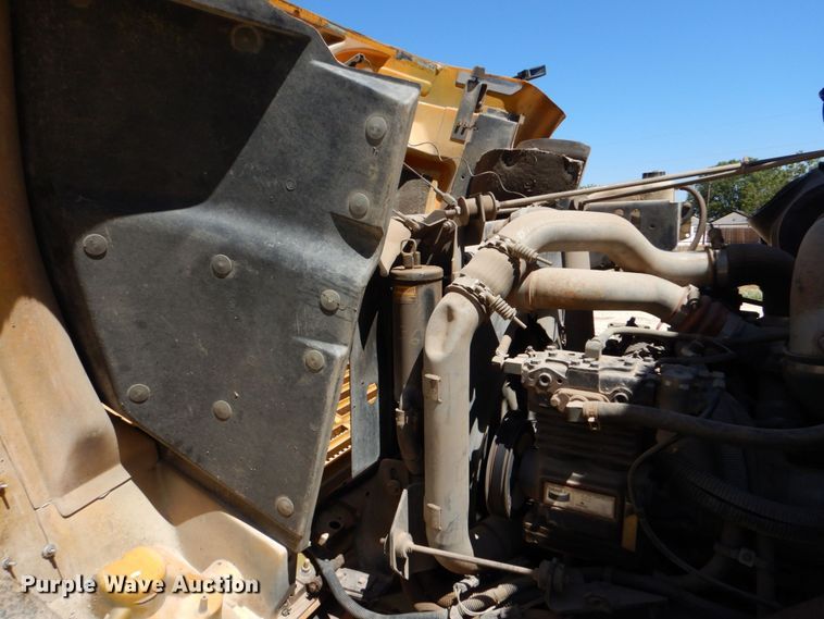 image for item DO1454 1999 International 3800  school bus