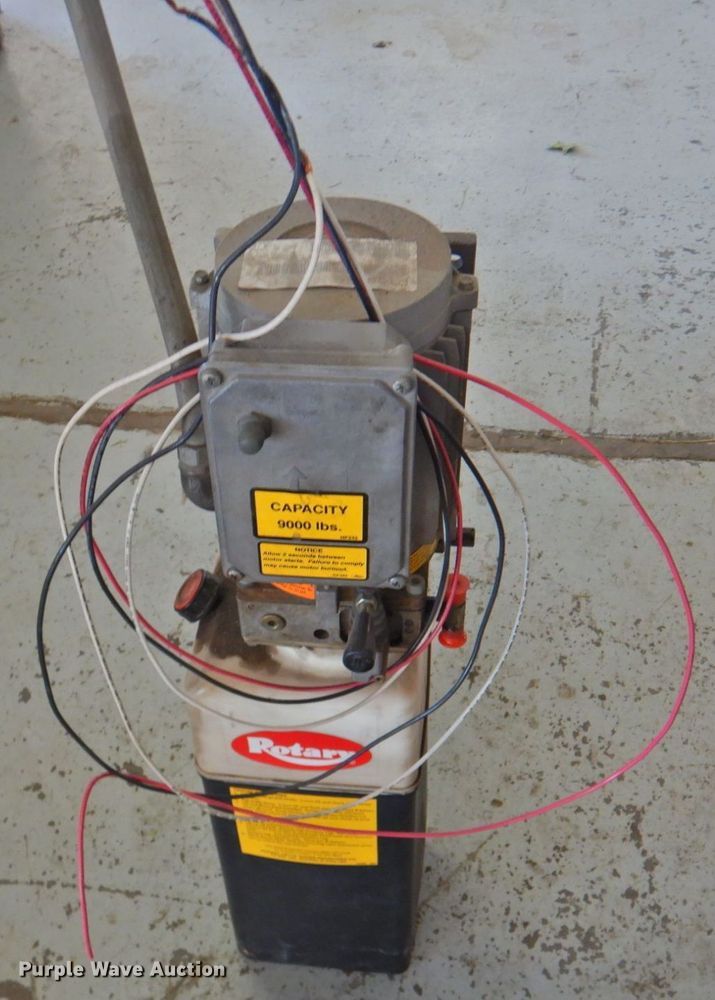 Rotary SPOA9200 two post automotive lift in Gardner, KS Item DP4683