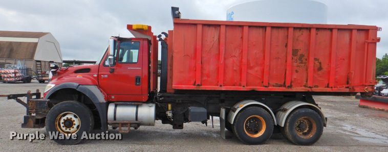 image for item DP4724 2006 International 7600  hook lift truck