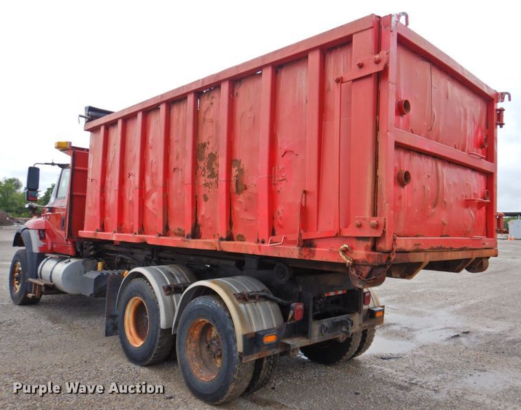 image for item DP4724 2006 International 7600  hook lift truck