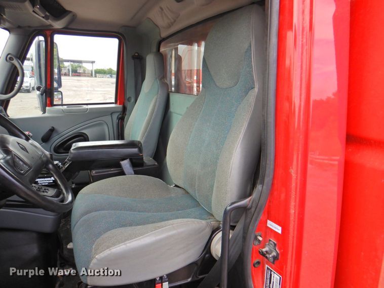 image for item DP4724 2006 International 7600  hook lift truck