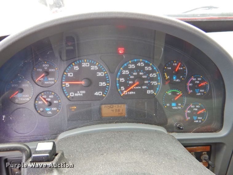 image for item DP4724 2006 International 7600  hook lift truck