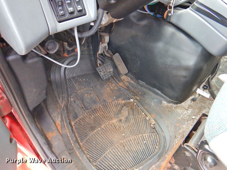 image for item DP4724 2006 International 7600  hook lift truck