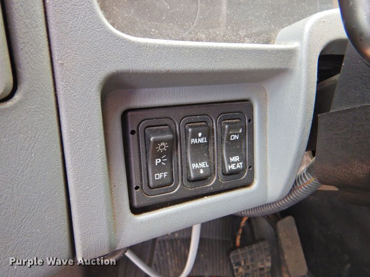 image for item DP4724 2006 International 7600  hook lift truck