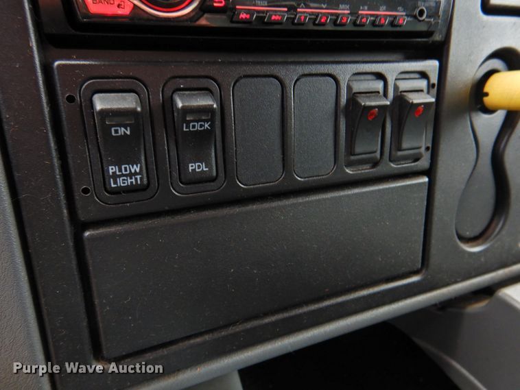 image for item DP4724 2006 International 7600  hook lift truck