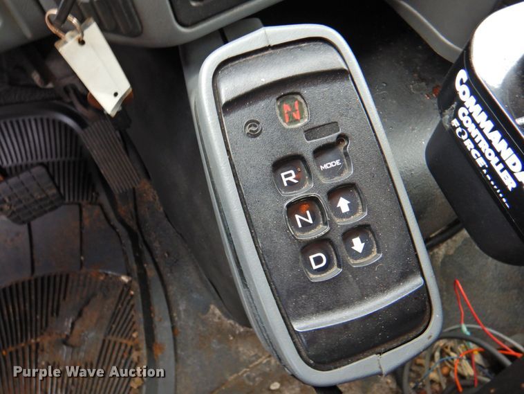 image for item DP4724 2006 International 7600  hook lift truck