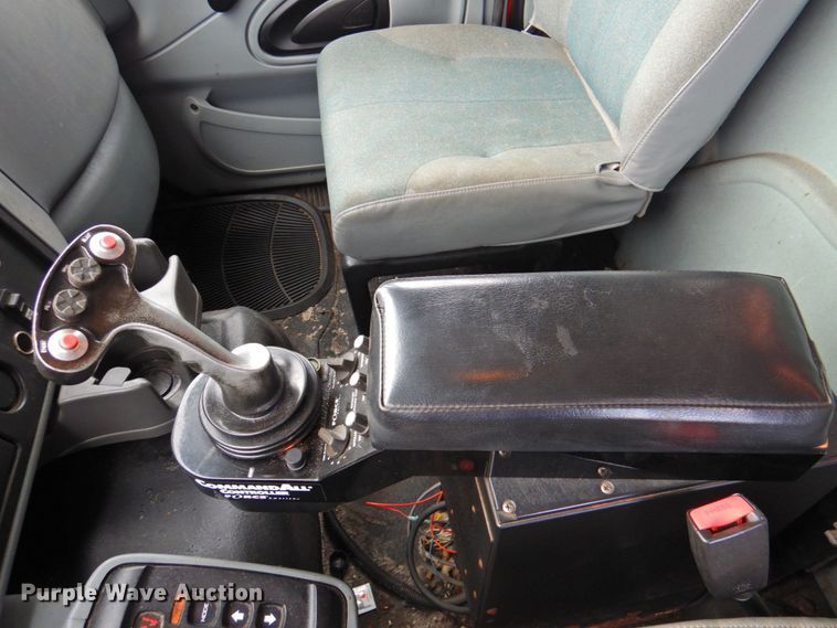 image for item DP4724 2006 International 7600  hook lift truck