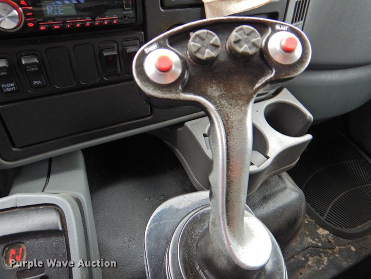 image for item DP4724 2006 International 7600  hook lift truck