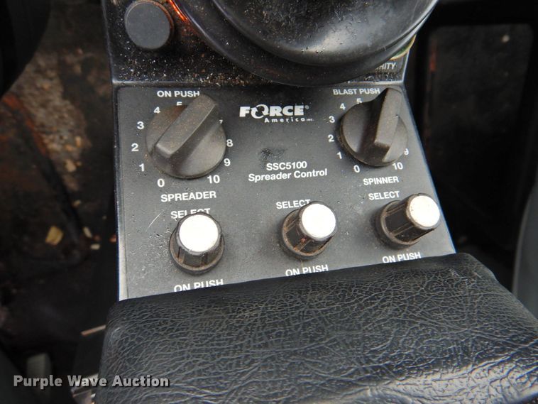 image for item DP4724 2006 International 7600  hook lift truck