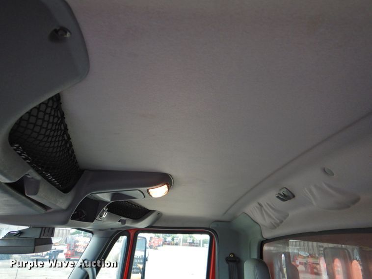 image for item DP4724 2006 International 7600  hook lift truck