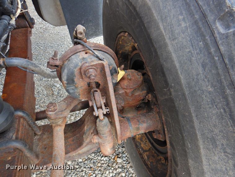 image for item DP4724 2006 International 7600  hook lift truck