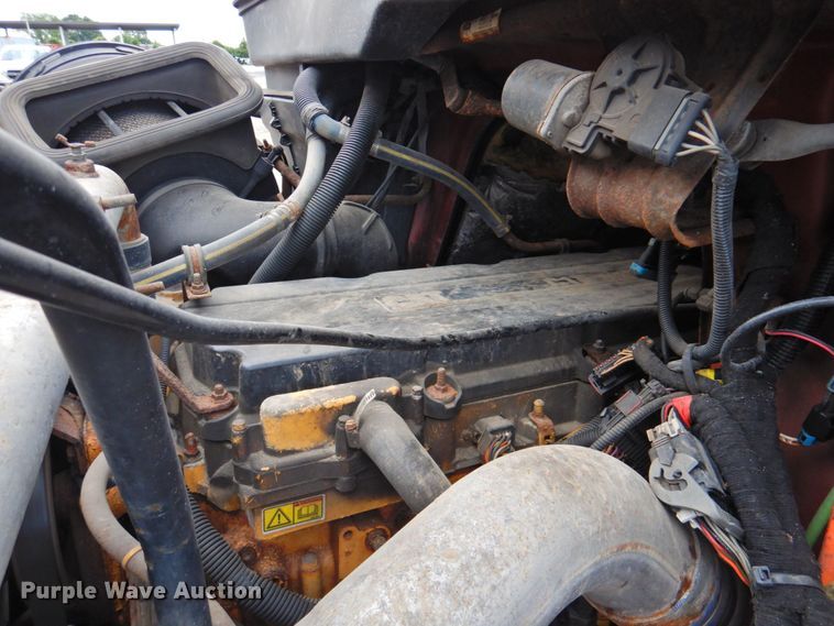 image for item DP4724 2006 International 7600  hook lift truck