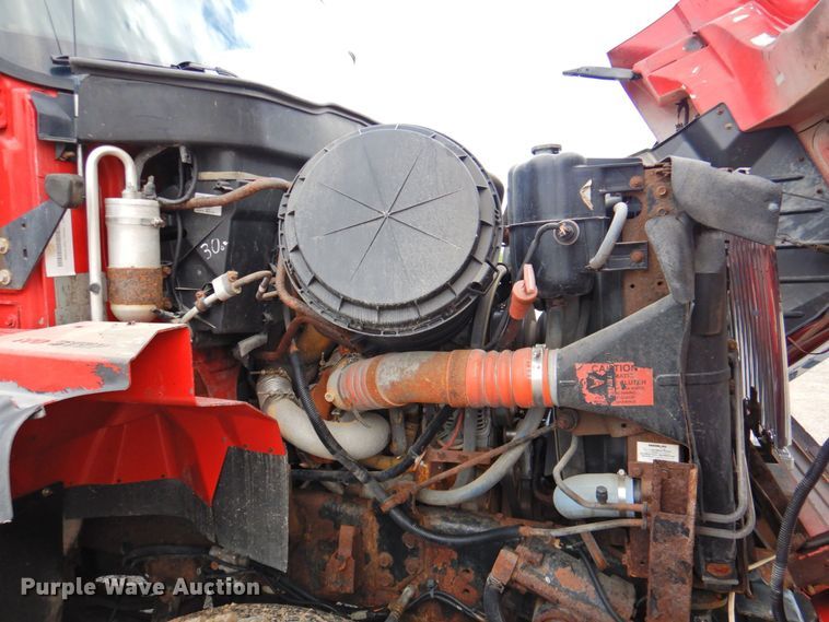 image for item DP4724 2006 International 7600  hook lift truck