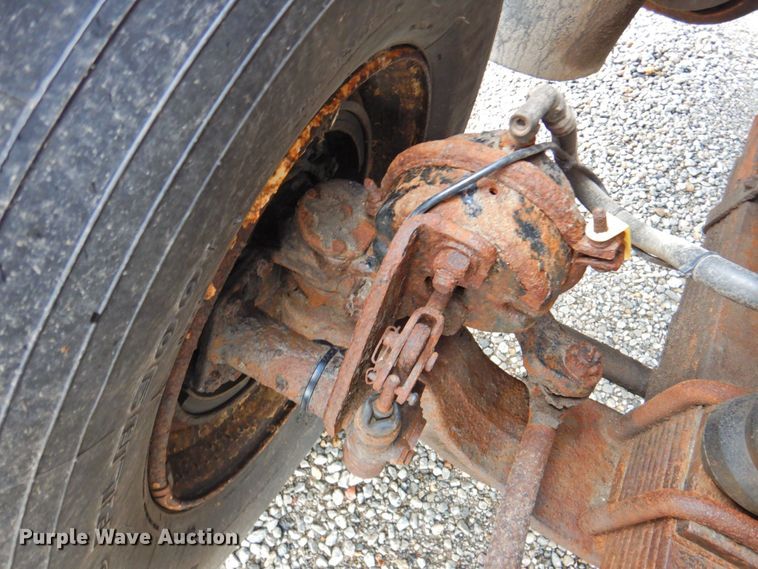 image for item DP4724 2006 International 7600  hook lift truck