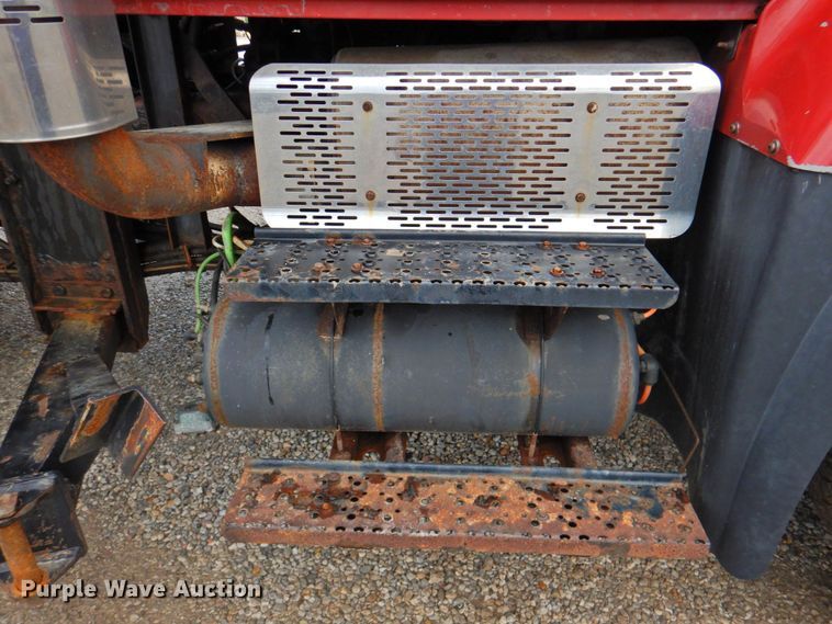 image for item DP4724 2006 International 7600  hook lift truck