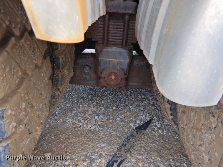 image for item DP4724 2006 International 7600  hook lift truck