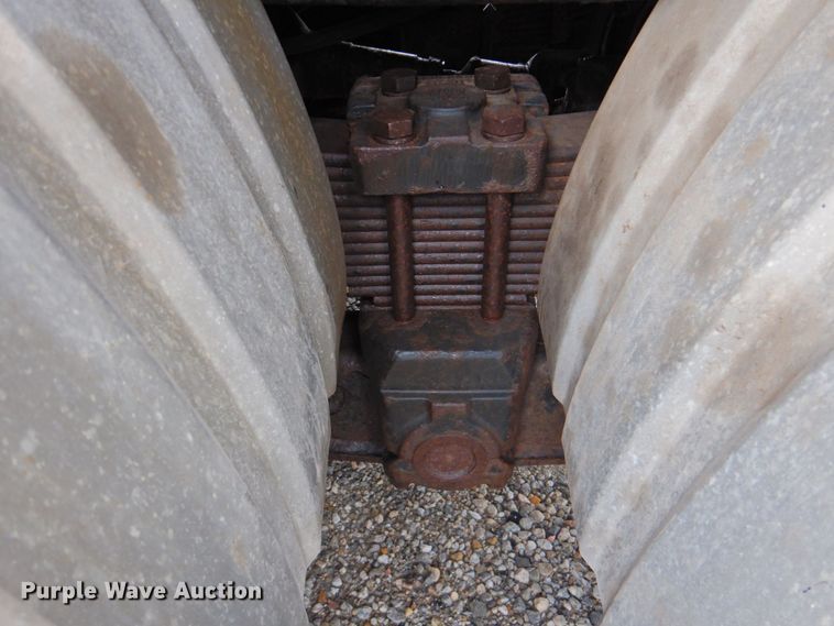 image for item DP4724 2006 International 7600  hook lift truck