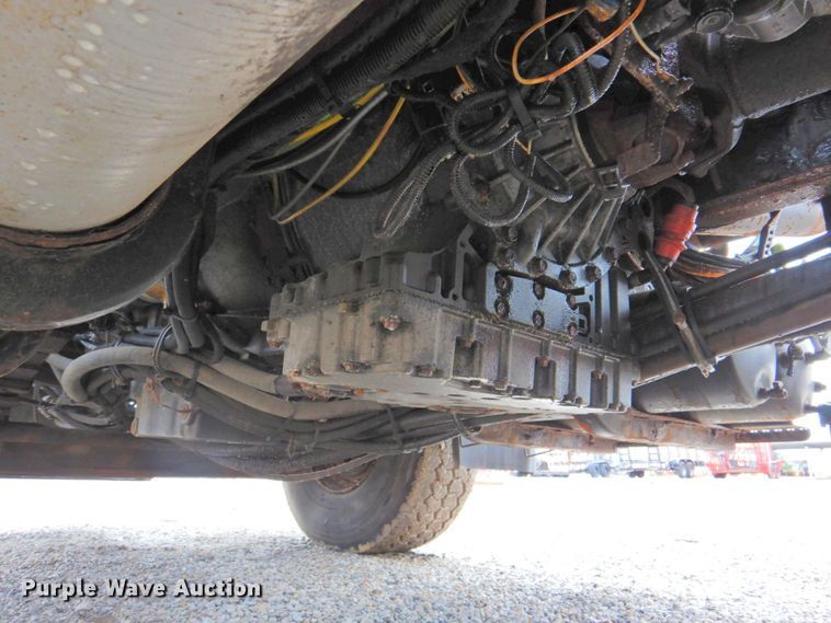 image for item DP4724 2006 International 7600  hook lift truck