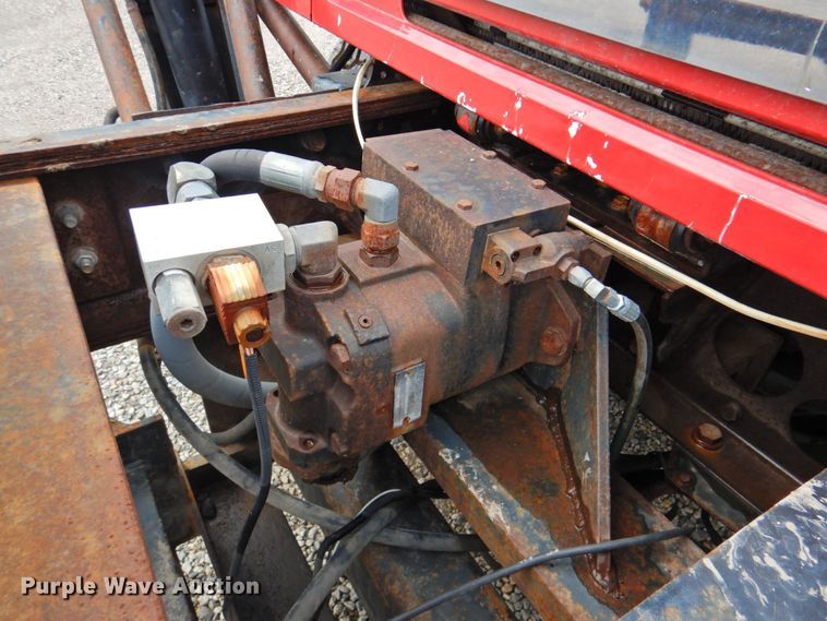 image for item DP4724 2006 International 7600  hook lift truck