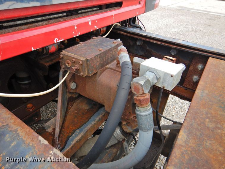 image for item DP4724 2006 International 7600  hook lift truck