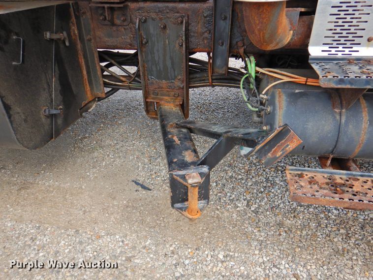 image for item DP4724 2006 International 7600  hook lift truck