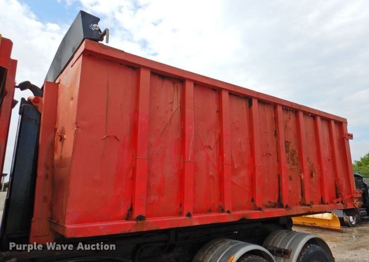 image for item DP4724 2006 International 7600  hook lift truck