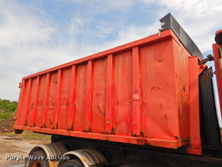 image for item DP4724 2006 International 7600  hook lift truck