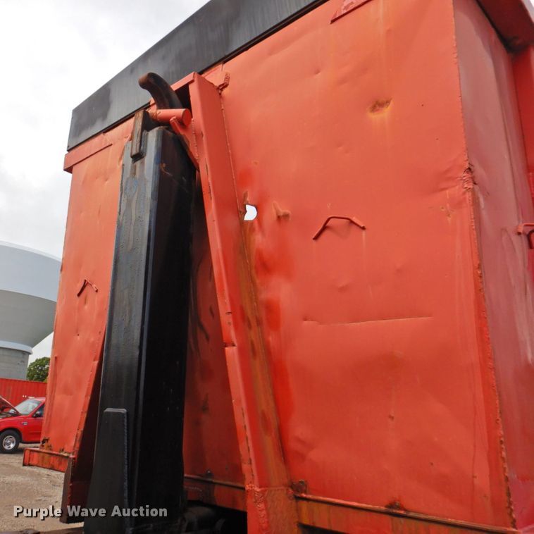 image for item DP4724 2006 International 7600  hook lift truck