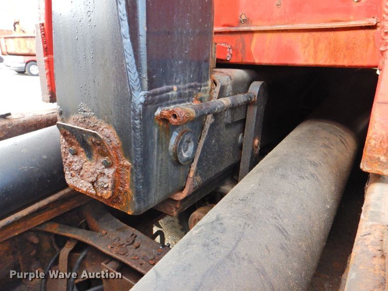 image for item DP4724 2006 International 7600  hook lift truck