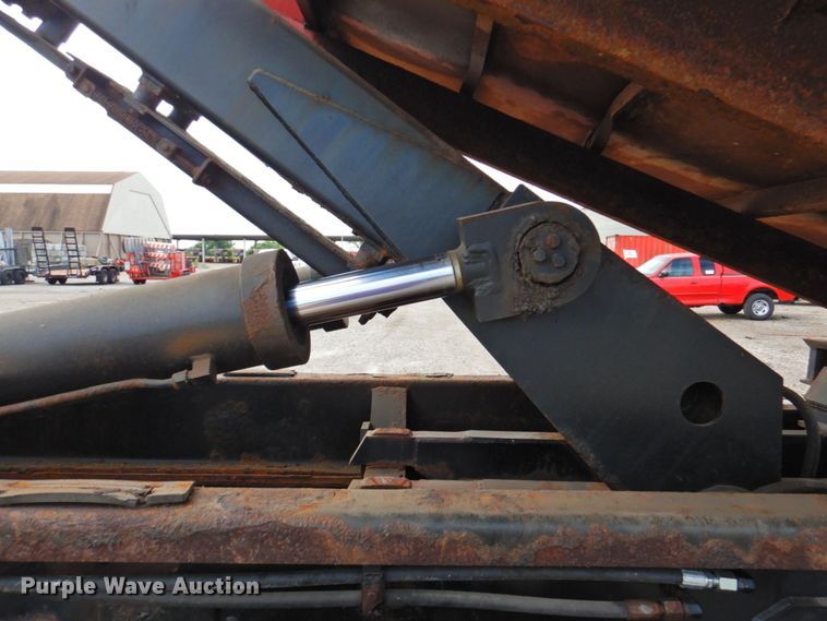 image for item DP4724 2006 International 7600  hook lift truck