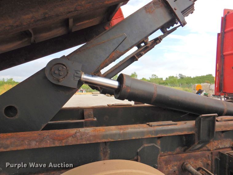 image for item DP4724 2006 International 7600  hook lift truck