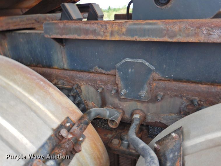 image for item DP4724 2006 International 7600  hook lift truck