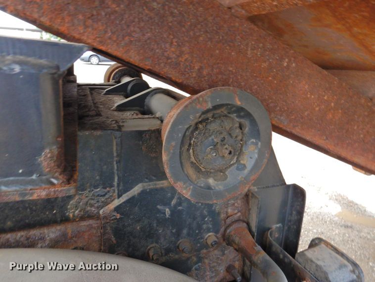 image for item DP4724 2006 International 7600  hook lift truck