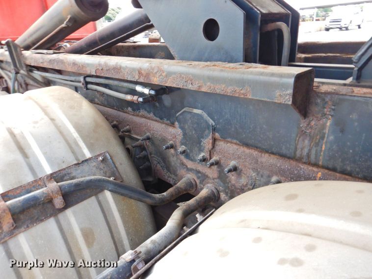 image for item DP4724 2006 International 7600  hook lift truck