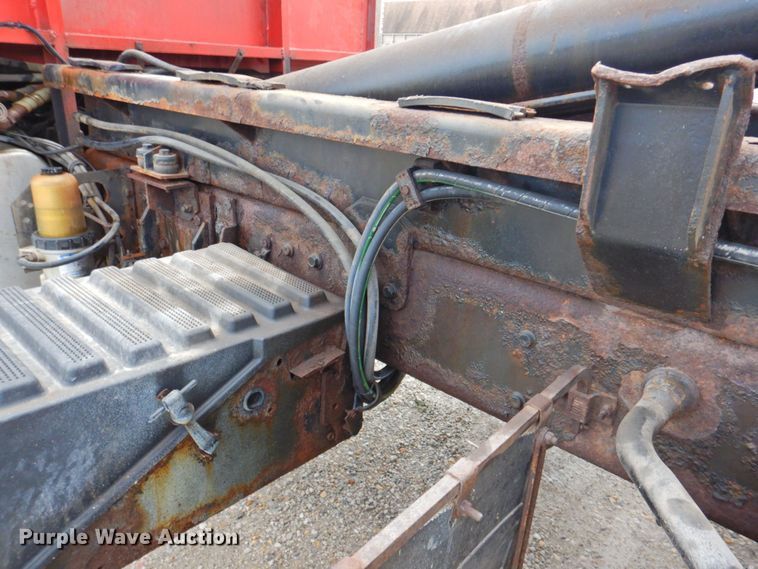 image for item DP4724 2006 International 7600  hook lift truck