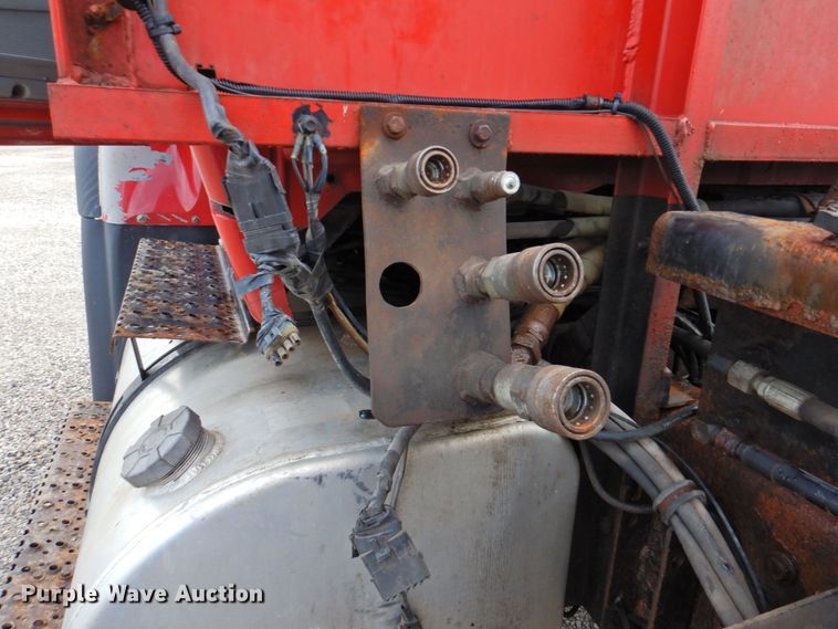 image for item DP4724 2006 International 7600  hook lift truck