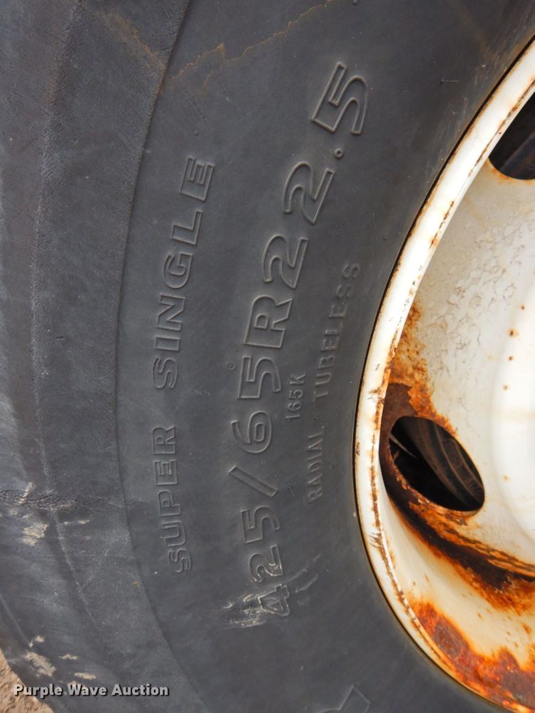 image for item DP4724 2006 International 7600  hook lift truck