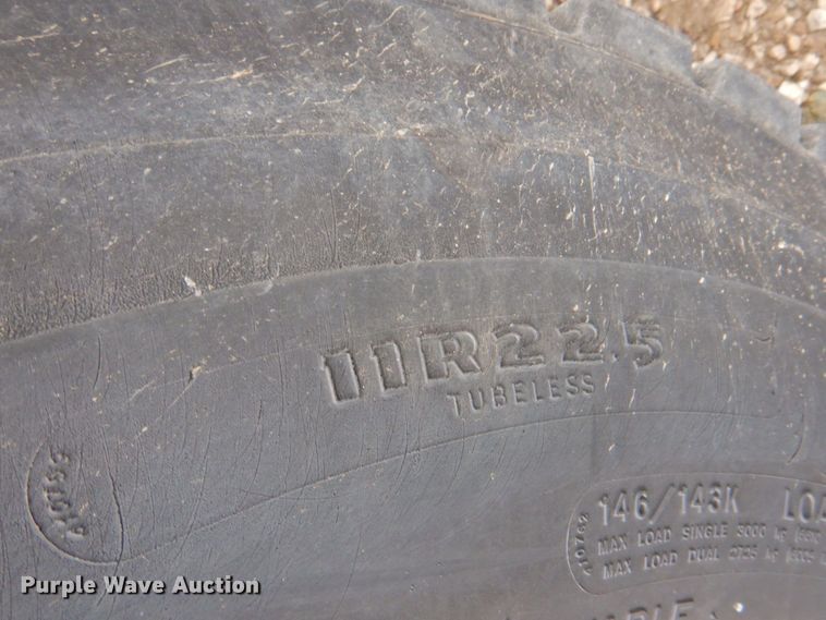 image for item DP4724 2006 International 7600  hook lift truck