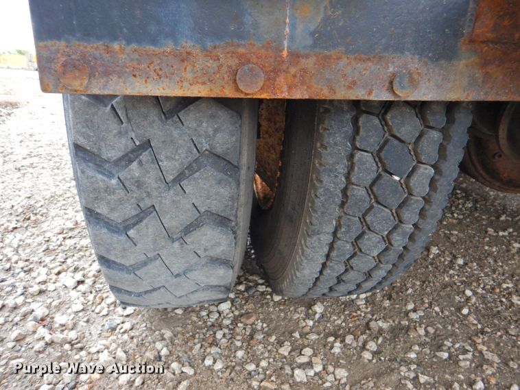 image for item DP4724 2006 International 7600  hook lift truck