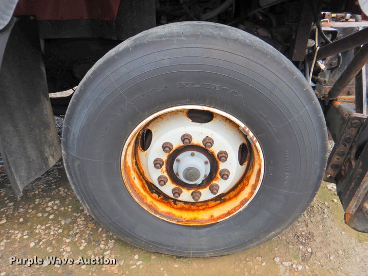 image for item DP4724 2006 International 7600  hook lift truck