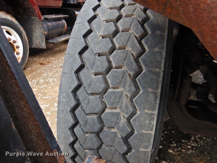 image for item DP4724 2006 International 7600  hook lift truck