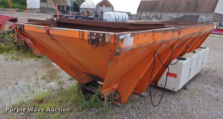 image for item DP4724 2006 International 7600  hook lift truck