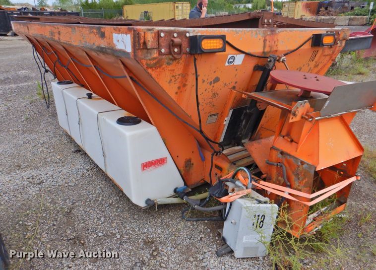 image for item DP4724 2006 International 7600  hook lift truck