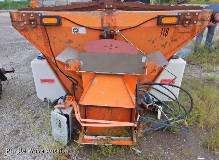 image for item DP4724 2006 International 7600  hook lift truck