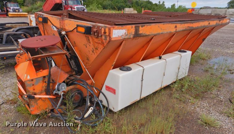 image for item DP4724 2006 International 7600  hook lift truck