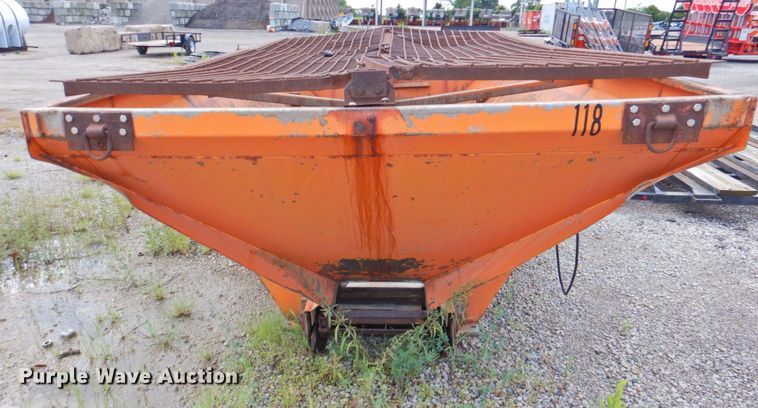 image for item DP4724 2006 International 7600  hook lift truck