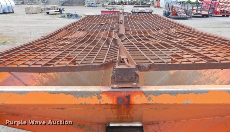 image for item DP4724 2006 International 7600  hook lift truck